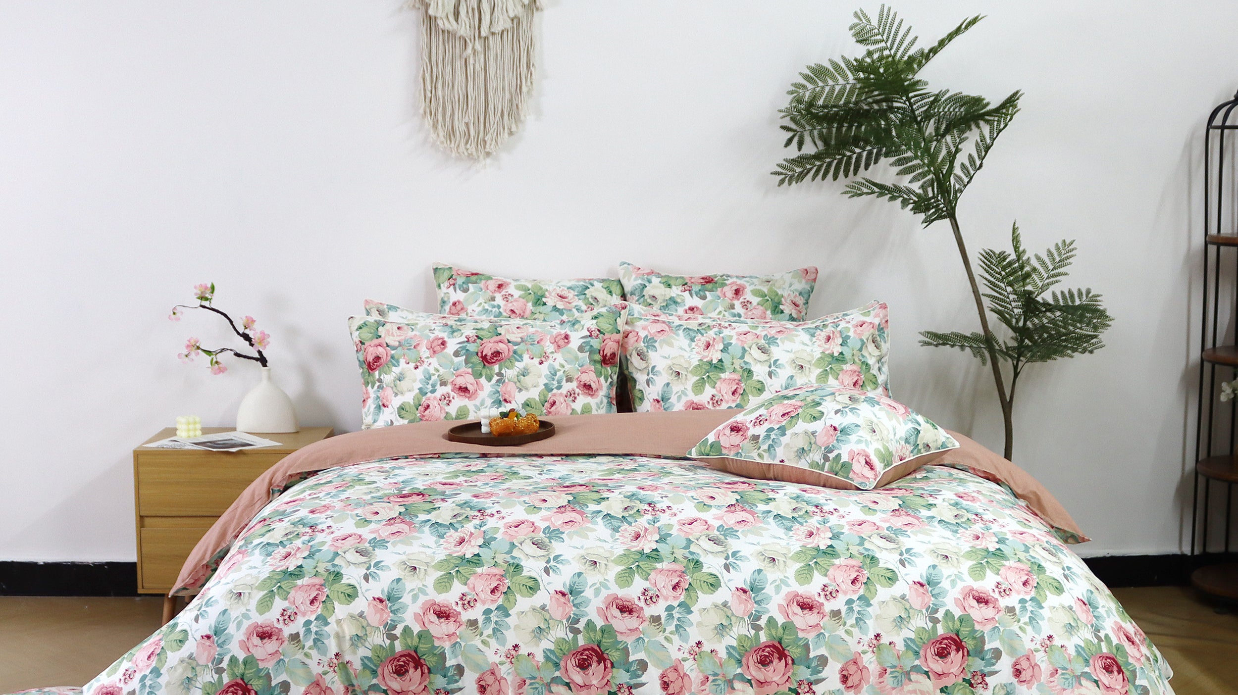 Abstract Floral Duvet Cover and Sham: A Modern Twist on Classic Beauty