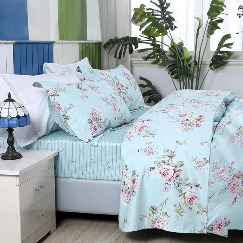 The bedroom is furnished with a FADFAY seven-piece bedding set.