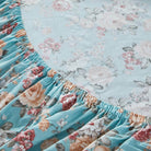 This FADFAY fitted sheet uses an elastic band design that securely wraps around the mattress, preventing it from shifting out of place.