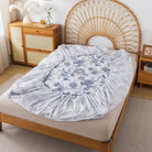 This FADFAY fitted sheet uses an elastic band design that securely wraps around the mattress, preventing it from shifting out of place.