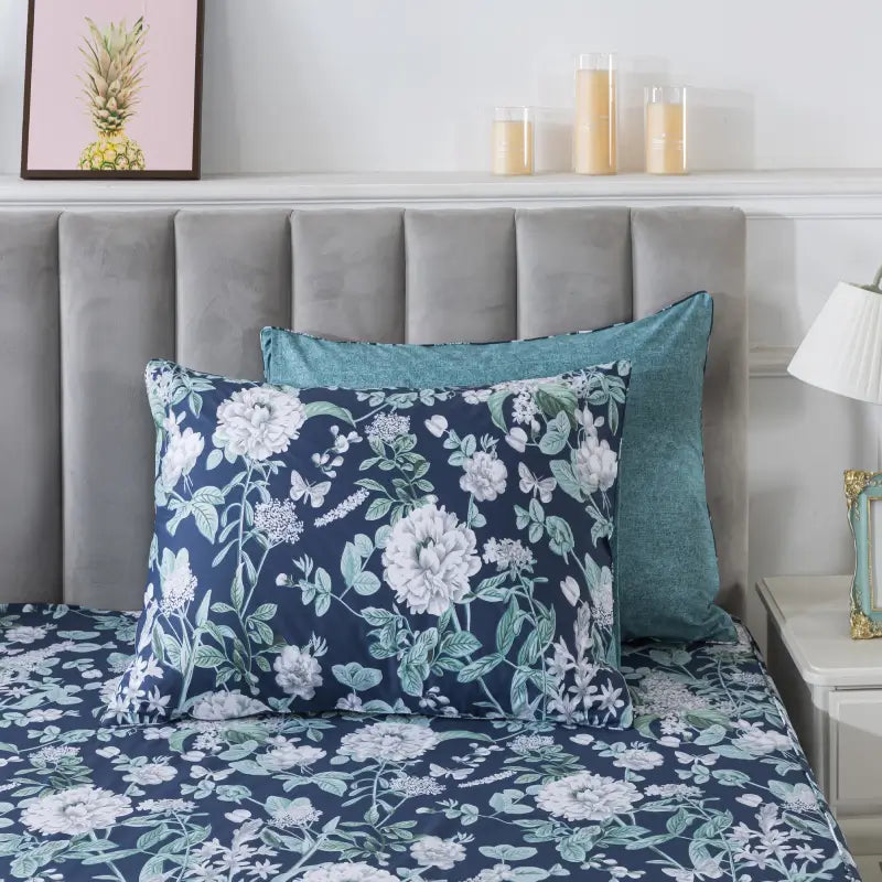 These two pillows are using FADFAY pillowcases.