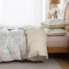 This FADFAY duvet cover set is clean and fresh overall.