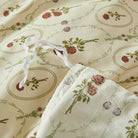 The strap design of this FADFAY makes the comforter stay neat and less prone to deformation.