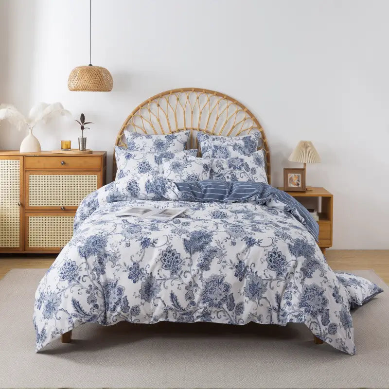 This bedroom features a FADFAY three-piece Duvet Cover Set.