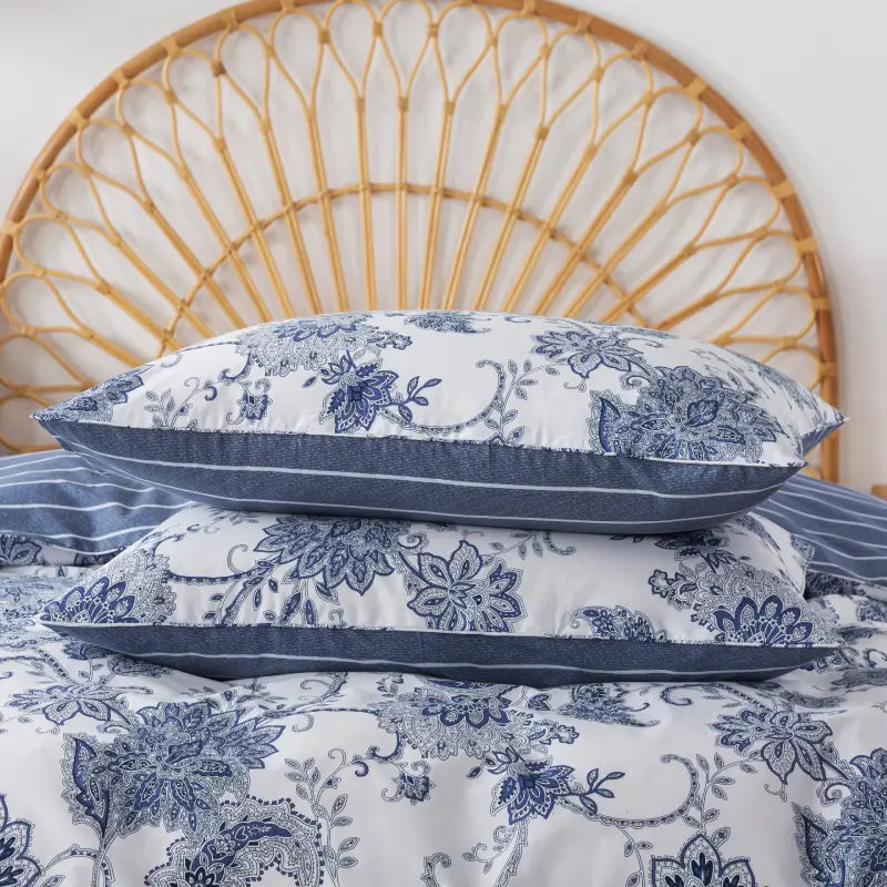 These two pillows are using FADFAY pillowcases.