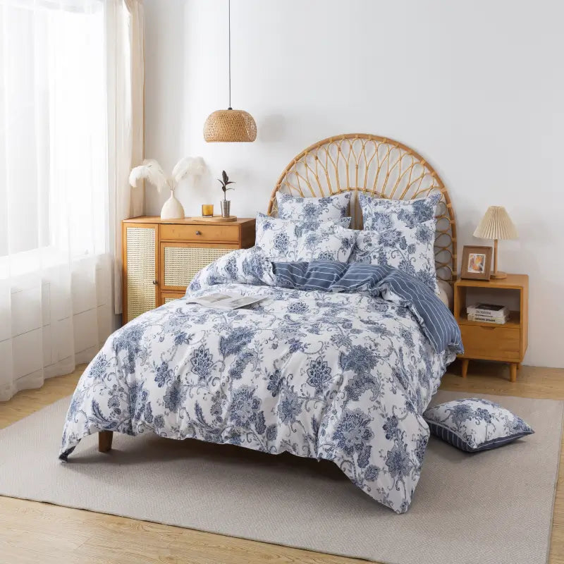 This FADFAY duvet cover set is clean and fresh overall.