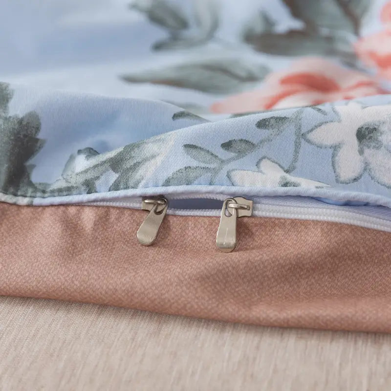 The zipper design makes FADFAY duvet covers more convenient to use.