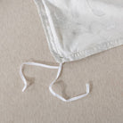 The strap design of this FADFAY makes the comforter stay neat and less prone to deformation.