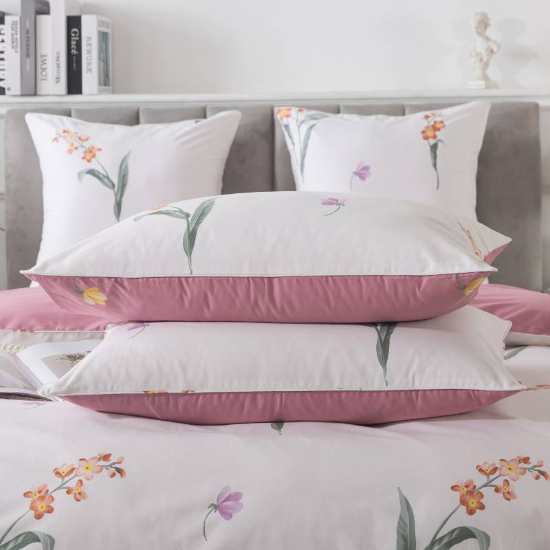 These two pillows are using FADFAY pillowcases.