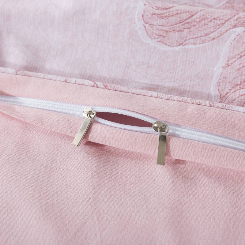 The zipper design makes FADFAY duvet covers more convenient to use.