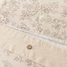 The button design makes FADFAY duvet covers more convenient to use.