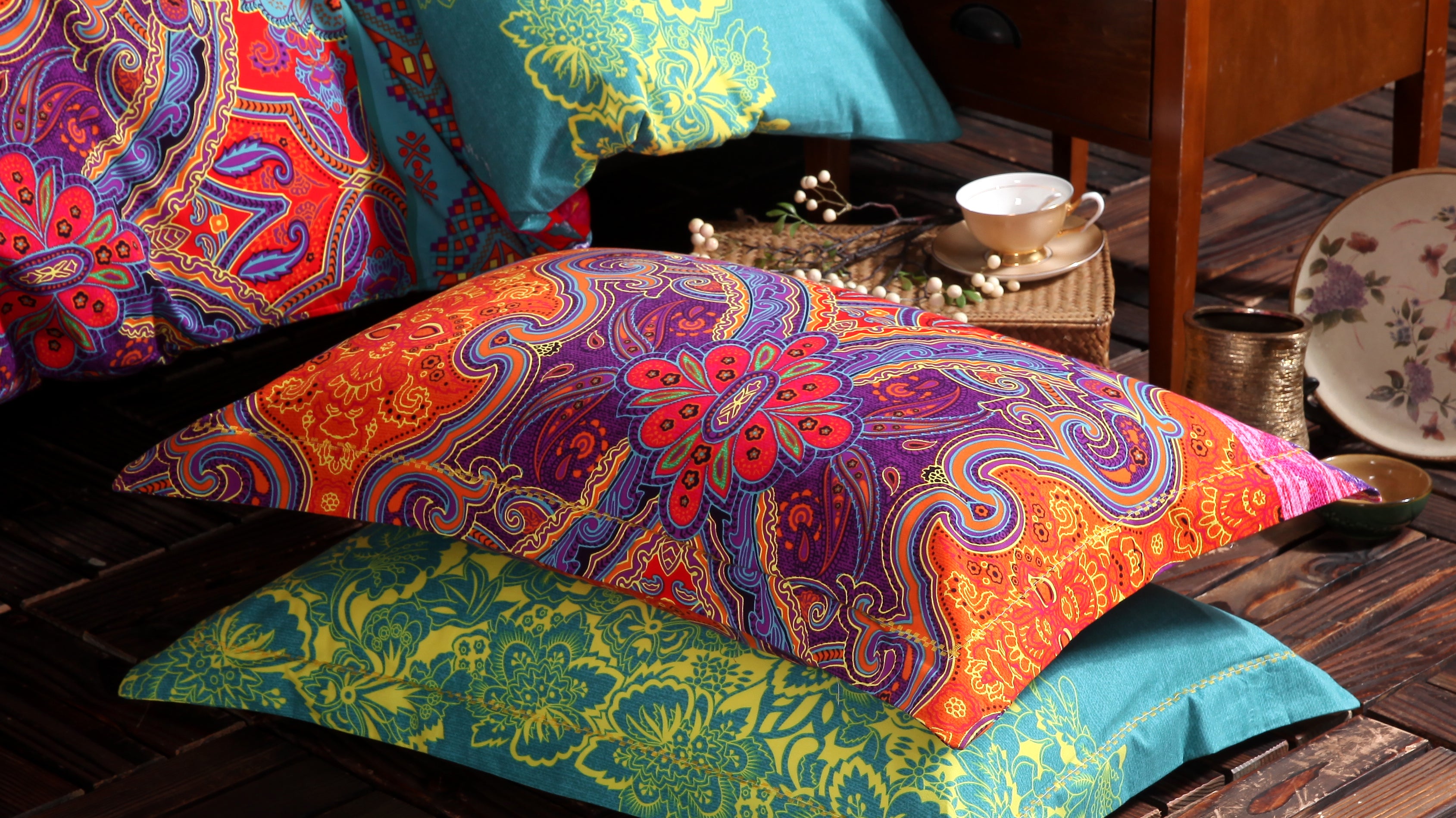 Old Fashioned Floral Bedding Set: Embrace Timeless Charm in Your Bedroom