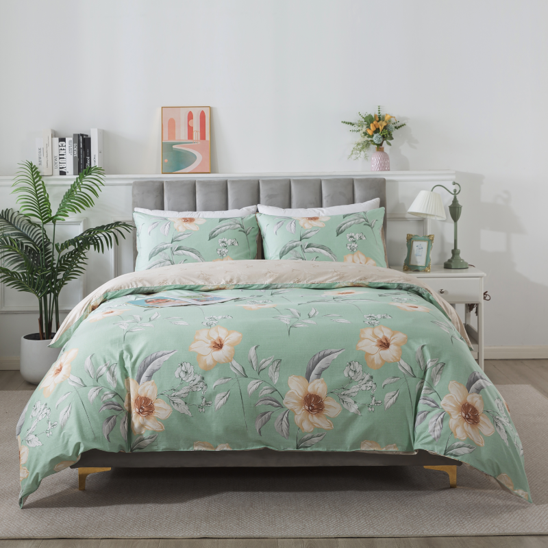 This bedroom features a FADFAY three-piece Duvet Cover Set.