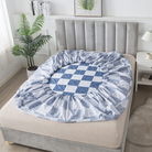 This FADFAY fitted sheet uses an elastic band design that securely wraps around the mattress, preventing it from shifting out of place.