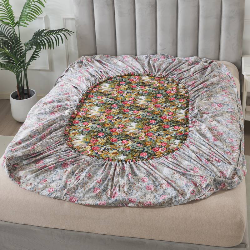 This FADFAY fitted sheet uses an elastic band design that securely wraps around the mattress, preventing it from shifting out of place.